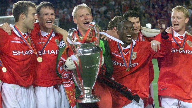 United players parade the UEFA Champions League trophy