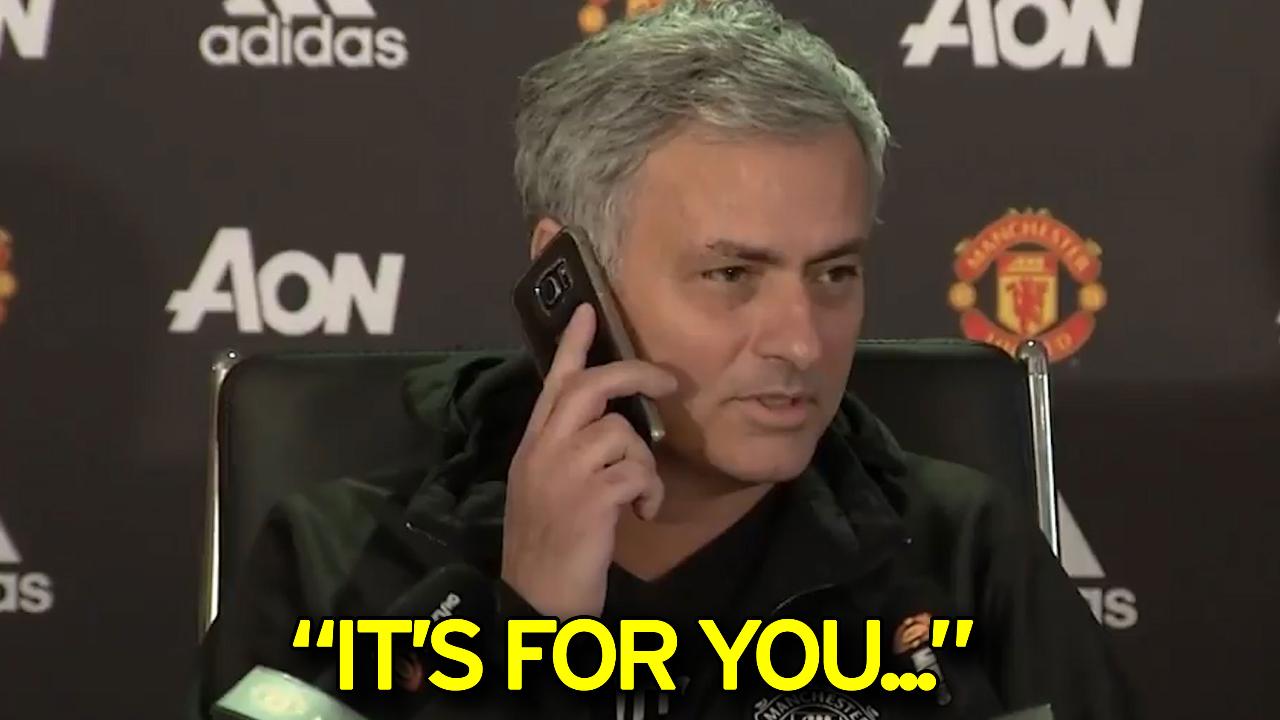 คลิปแมนยู ฮาไม่จำกัด! มาดูว่า มูรินโญ่ ทำอย่างไรเมื่อนักข่าวที่มาสัมภาษณ์ลืมปิดมือถือ